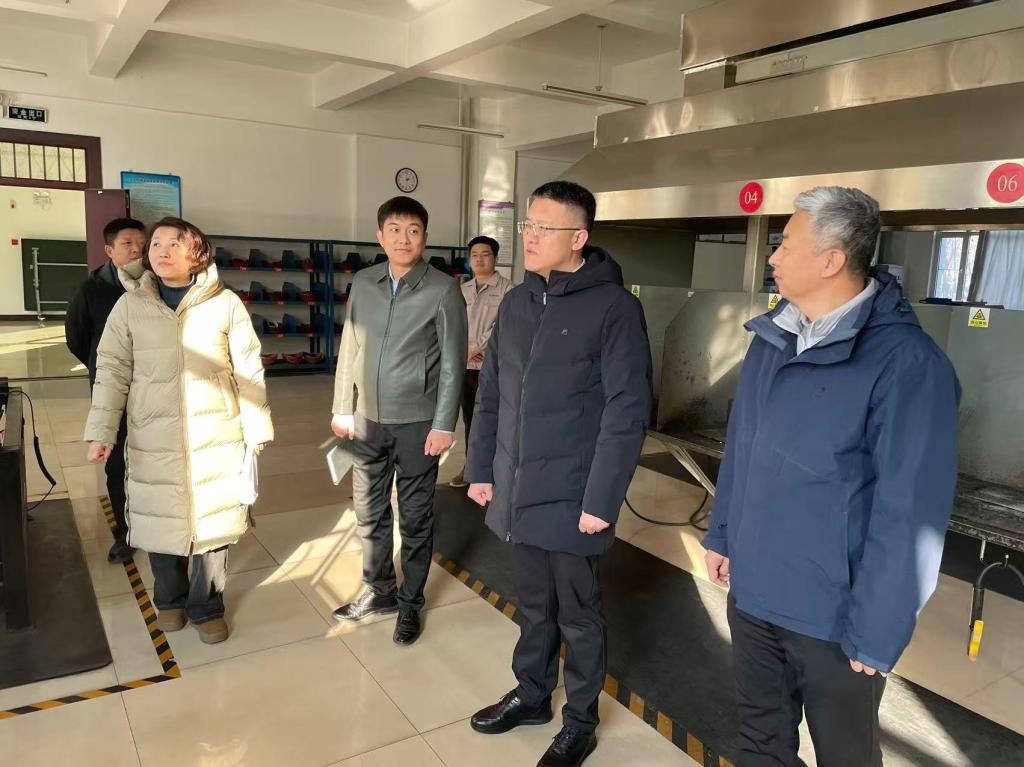 党委常委、副校长纪振廷带队检查实验室安全